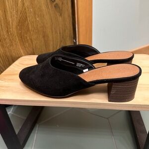 Clogs, slip-on, dress shoes, black, interview fashion, wedge, heel, mules